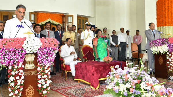  కానీ..ముందుగానే తమిళి సై వచ్చేసారు..