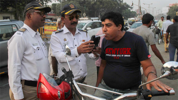 వాహనం బీమా ప్రీమియంకు ముడిపెట్టనున్న ప్రభుత్వం