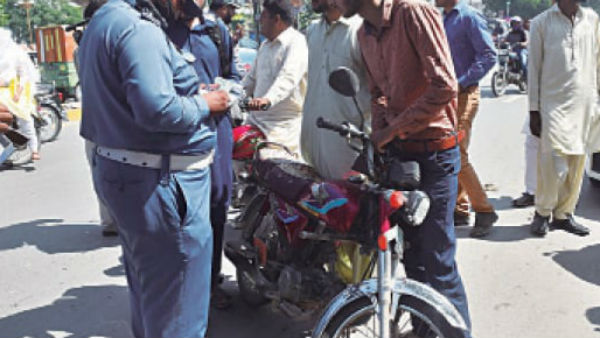 మద్యం తాగి నడిపితే..