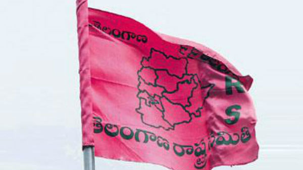 యాదాద్రిలో శిల్పాలపై గులాబీ ప్రచార వివాదంతో ఇరకాటంలో పడిన గులాబీ పార్టీకి కొత్త తలనొప్పి 