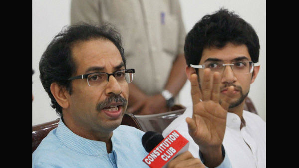 థాకరే ఫ్యామిలీ నుంచి తొలిసారి..