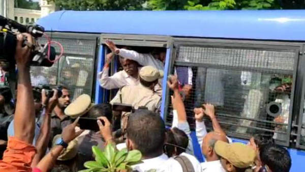 SRTC Jac leaders Aswathama reddy and othes arrest by police near gun park SRTC Jac leaders Aswathama reddy and othes arrest by police near gun park