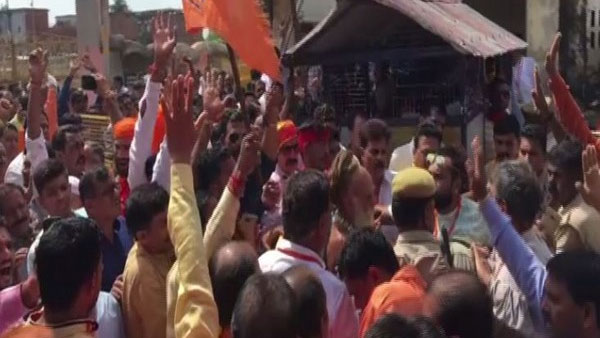  న్యాయస్థానం ముస్లిం పార్టీలను మాత్రమే ప్రశ్నించింది