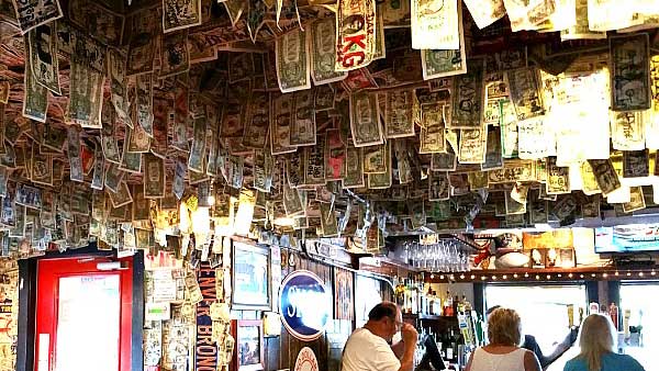 డబ్బులను తీసేందుకు నెలరోజులు కష్టపడ్డ ఉద్యోగులు డబ్బులను తీసేందుకు నెలరోజులు కష్టపడ్డ ఉద్యోగులు