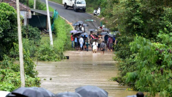 బీజేపీ ఎమ్మెల్యేలం, ఎంపీలమంటే చితక్కొడతారు.. బీజేపీ ఎమ్మెల్యేలం, ఎంపీలమంటే చితక్కొడతారు..