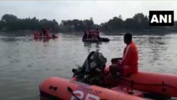 Boat carrying 60 people drowned In Mahananda river Boat carrying 60 people drowned In Mahananda river