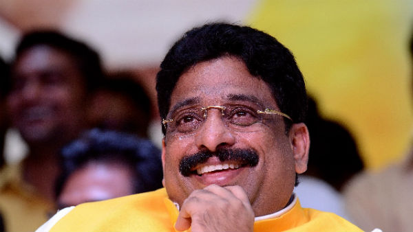 బుద్ది లేని బుద్దా వెంకన్న అంటూ ఫైర్