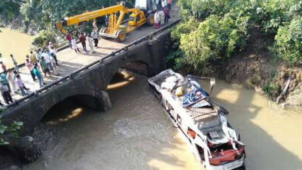 6 killed, 19 injured after bus falls into river in Madhya Pradesh
