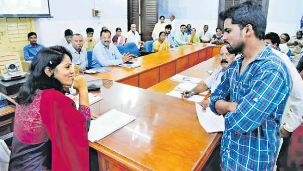 చిన్నతనంలోనే పేకాటకు బానిస చిన్నతనంలోనే పేకాటకు బానిస