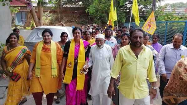 బరిలోకి గద్దె రామ్మోహన్ సతీమణి గద్దె అనురాధను దింపాలనే ఆలోచన