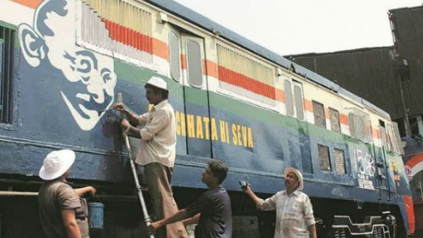  22 రైలింజన్లపై గాంధీ చిత్రం