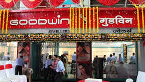 పలువురిపై కేసు నమోదు.. నిందితులను పట్టుకోవాలంటూ బాధితుల డిమాండ్ పలువురిపై కేసు నమోదు.. నిందితులను పట్టుకోవాలంటూ బాధితుల డిమాండ్