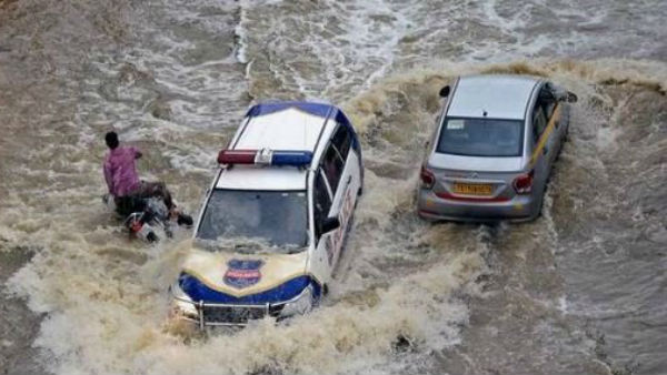 కొట్టుకుపోయిన వృద్ధుడు