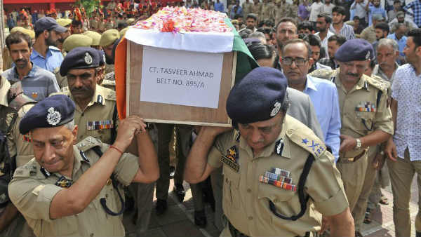 శాంతిభద్రతలకు ప్రధాన ఆయుధంగా మారిన పోలీసులు