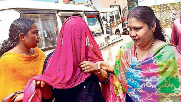 రెండో భర్త కుటుంబాన్ని వదల్లేదు..