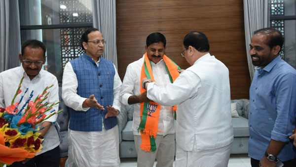 టీడీపీ నుండి వెళ్లిన నేతలే అడ్డుపడినా.. టీడీపీ నుండి వెళ్లిన నేతలే అడ్డుపడినా..