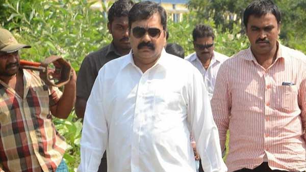 జోక్యం చేసుకున్న కాకాణి..