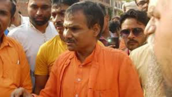 Hindu Mahasabha leader Kamlesh Tiwari shot dead at Lucknow Hindu Mahasabha leader Kamlesh Tiwari shot dead at Lucknow