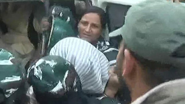 Farooq Abdullahs Sister, Daughter Detained During Protest In Srinagar