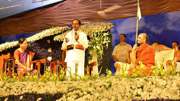 చిన్నజీయర్ స్వామి పుట్టిన రోజు వేడుకలకు వెళ్ళిన సీఎం కేసీఆర్