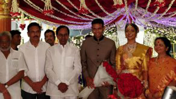 ఇంత టెన్షన్ లో ఫంక్షన్ కు వెళ్ళివచ్చిన సీఎం తీరుపై చర్చ