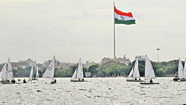 హుస్సేన్‌సాగర్‌లోలానే..