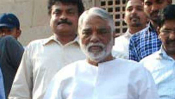 కేకేపై కొండా ప్రశంసలు.. కేసీఆర్‌పై విమర్శలు