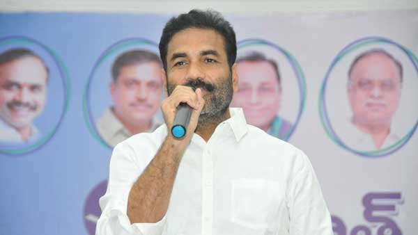 నా మీద కోపాన్ని అధికారులపై.. నా మీద కోపాన్ని అధికారులపై..