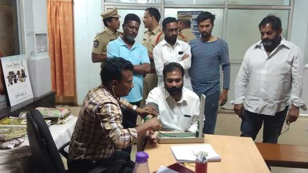 అర్ధరాత్రి పోలీసులను పంపిస్తారా? అర్ధరాత్రి పోలీసులను పంపిస్తారా?