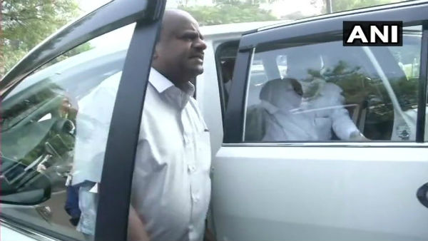 మనీ లాండరింగ్ కేసులో.. తీహార్ జైలులో..