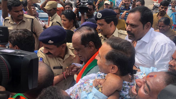 లక్ష్మణ్ అరెస్ట్