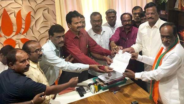 టీఆర్ఎస్ ఉద్యోగాలు ఉడగొడుతాం