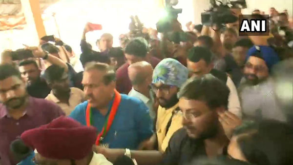 రిజర్వు బ్యాంకు గవర్నర్ దృష్టికి.. రిజర్వు బ్యాంకు గవర్నర్ దృష్టికి..