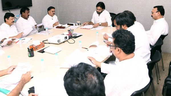 విశాఖలో భారీ ర్యాలీ..