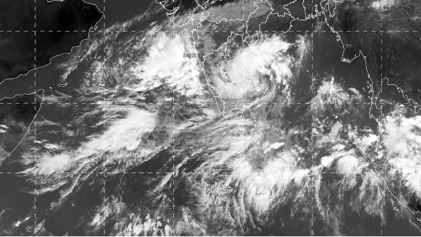 కేరళ, కర్ణాటకలో ఇదే పరిస్థితి.. కేరళ, కర్ణాటకలో ఇదే పరిస్థితి..