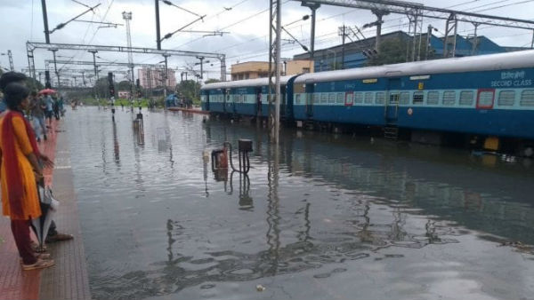 ఆలస్యంగా నడుస్తున్న రైళ్లు
