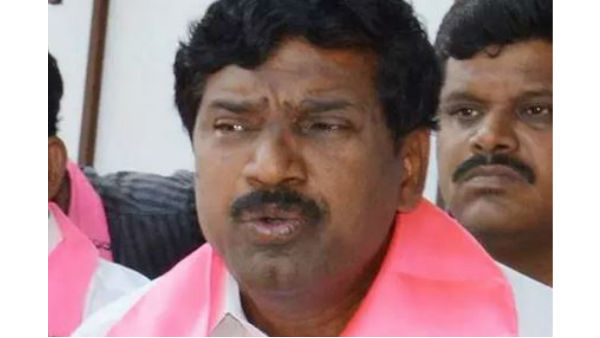  దళితులకు మూడెకరాల భూమి అంశం తెరపైకి తెచ్చిన రాజయ్య