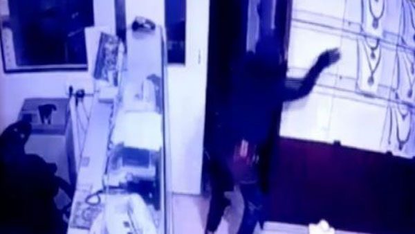 చెన్నైలో ఖరీదైన బంగాళా, విలువైన ఆస్తులు.. అమ్మాయిలతో జల్సా..!