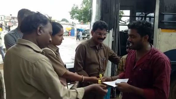 తాత్కాలిక సిబ్బందికి వినతి పత్రాలు, పూలు ఇచ్చి నిరసన