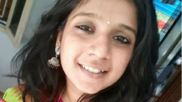 కొడుకు పెళ్లి కోసం అనుమతిలేని హోర్డింగులు కొడుకు పెళ్లి కోసం అనుమతిలేని హోర్డింగులు