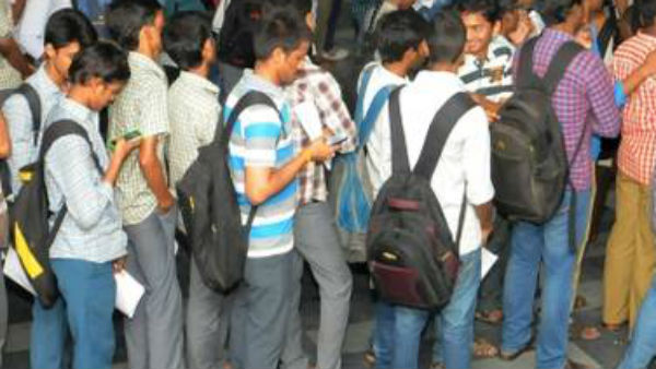 ఇంజనీరింగ్ కాలేజీల విద్యార్థులే టార్గెట్ 