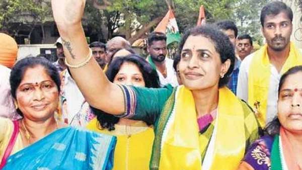 ప్రచారంలో సుహాసినీ..అసలు ఎత్తుగడ ఏంటంటే.. ప్రచారంలో సుహాసినీ..అసలు ఎత్తుగడ ఏంటంటే..