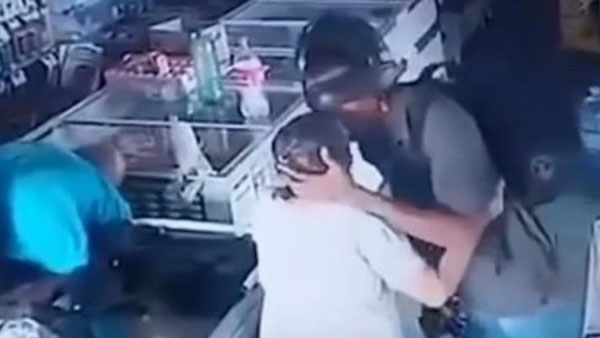 అదరలేదు.. బెదరలేదు..