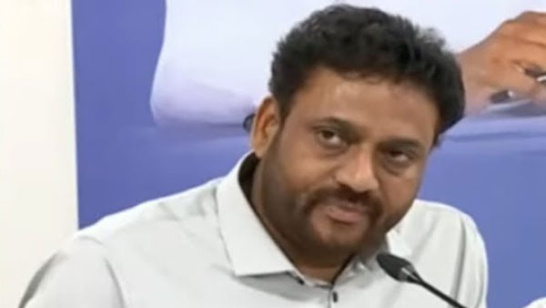 ఉన్నతాధికారా లేక రాజకీయ నాయకుడా.. అవాక్కైన జనం