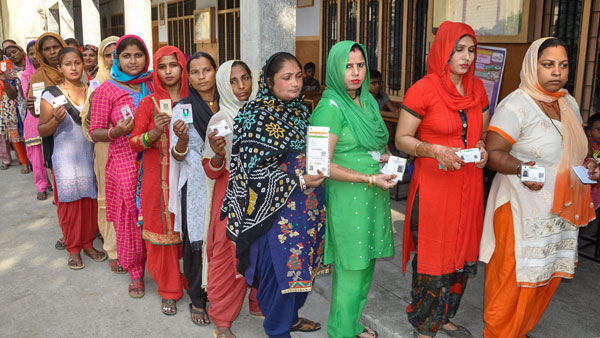 ఓటు వేసేందుకు రాని ఓటర్లు