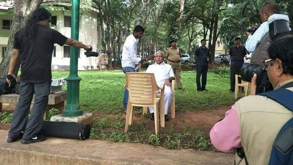 Karnataka Congress leaders criticized to Chief Minister BS Yediyurappa for not helping flood victims