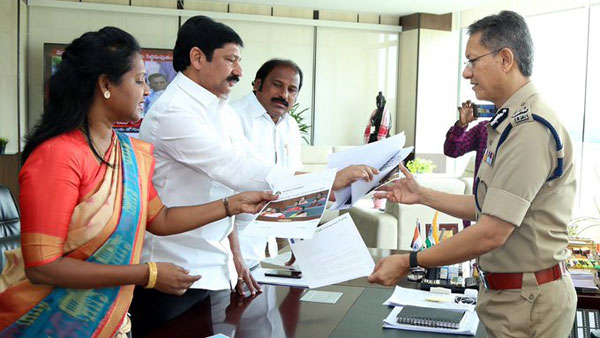 చర్యలు తీసుకోవాలని కోరుతూ