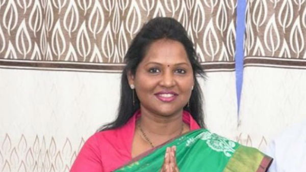 ఎమ్మెల్యే శ్రీదేవిపై ఫిర్యాదు..