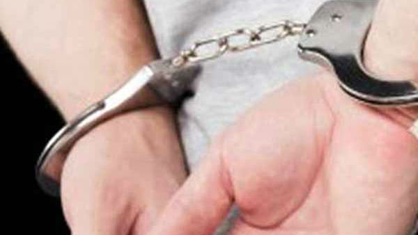 పోలీసుల కార్డెన్ సెర్చ్ .. పట్టుబడిన విద్యార్థులు 