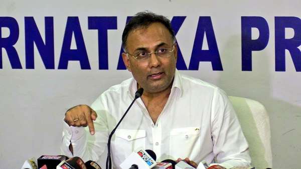  ఇంటి దొంగలు!